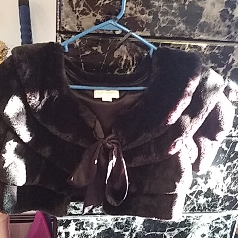 Faux Fur shawl ( Jessica Simpson)